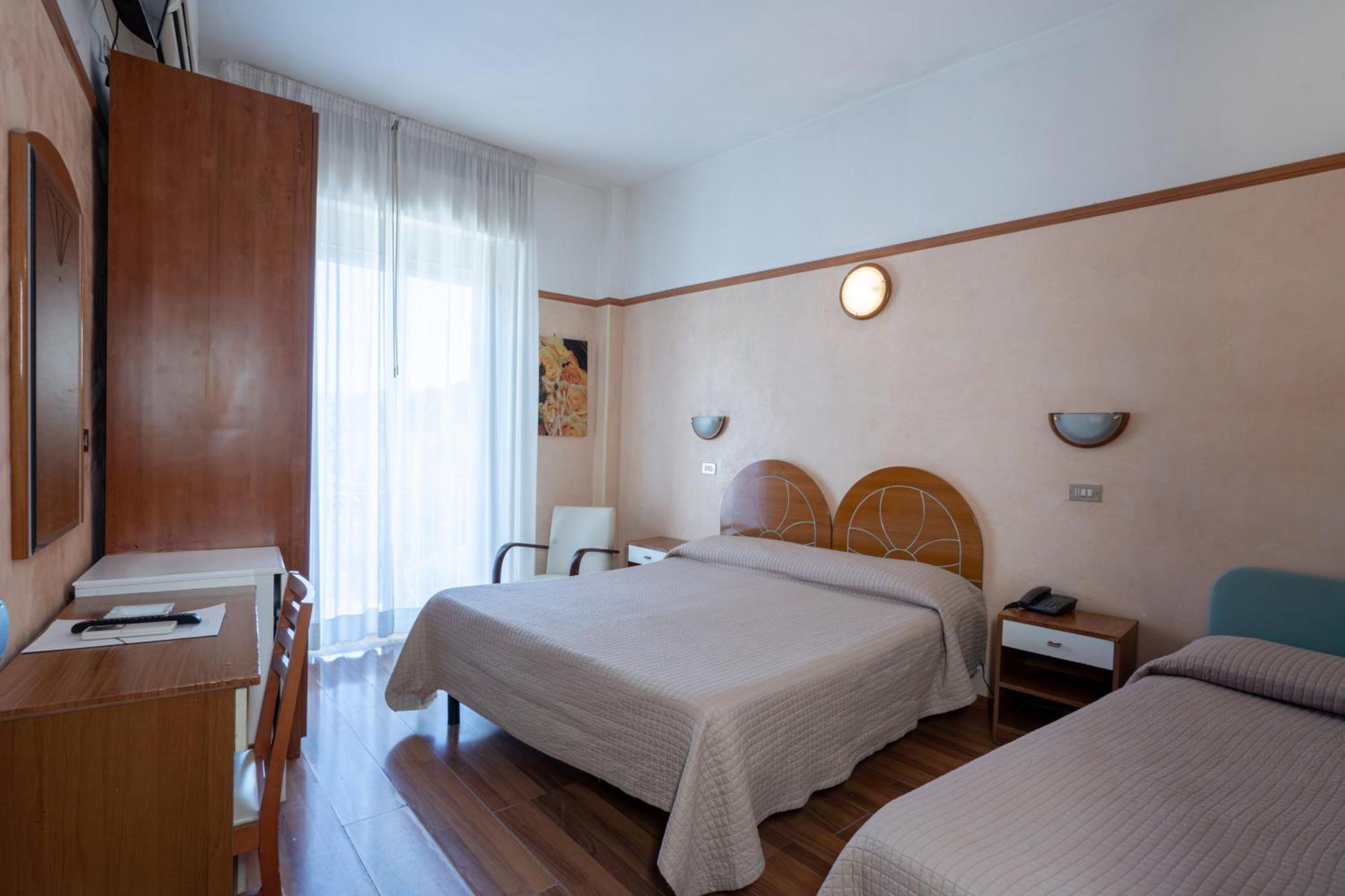 Hotel Britannia Rimini Marina Centro エクステリア 写真